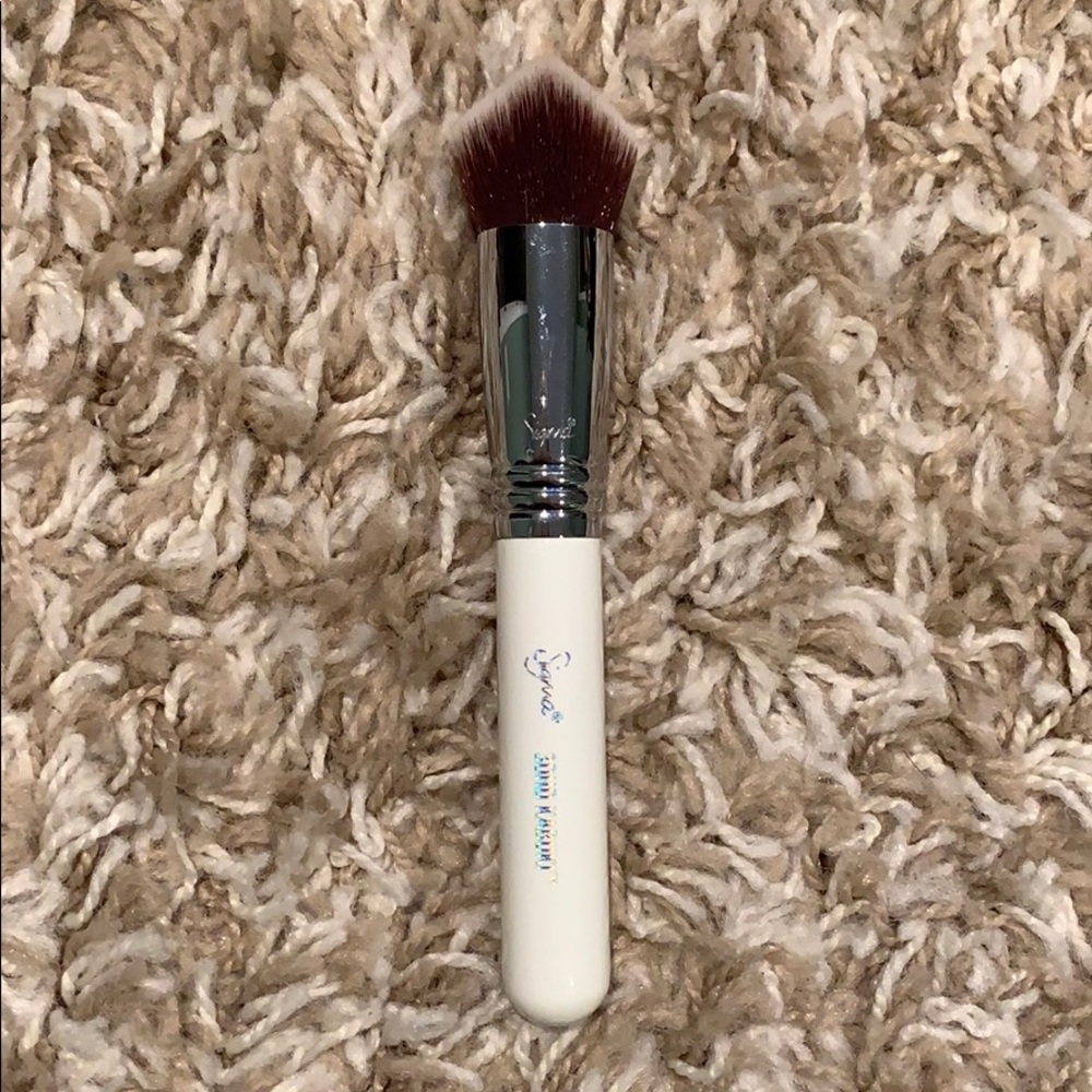 Sigma 3DHD Kabuki Brush.